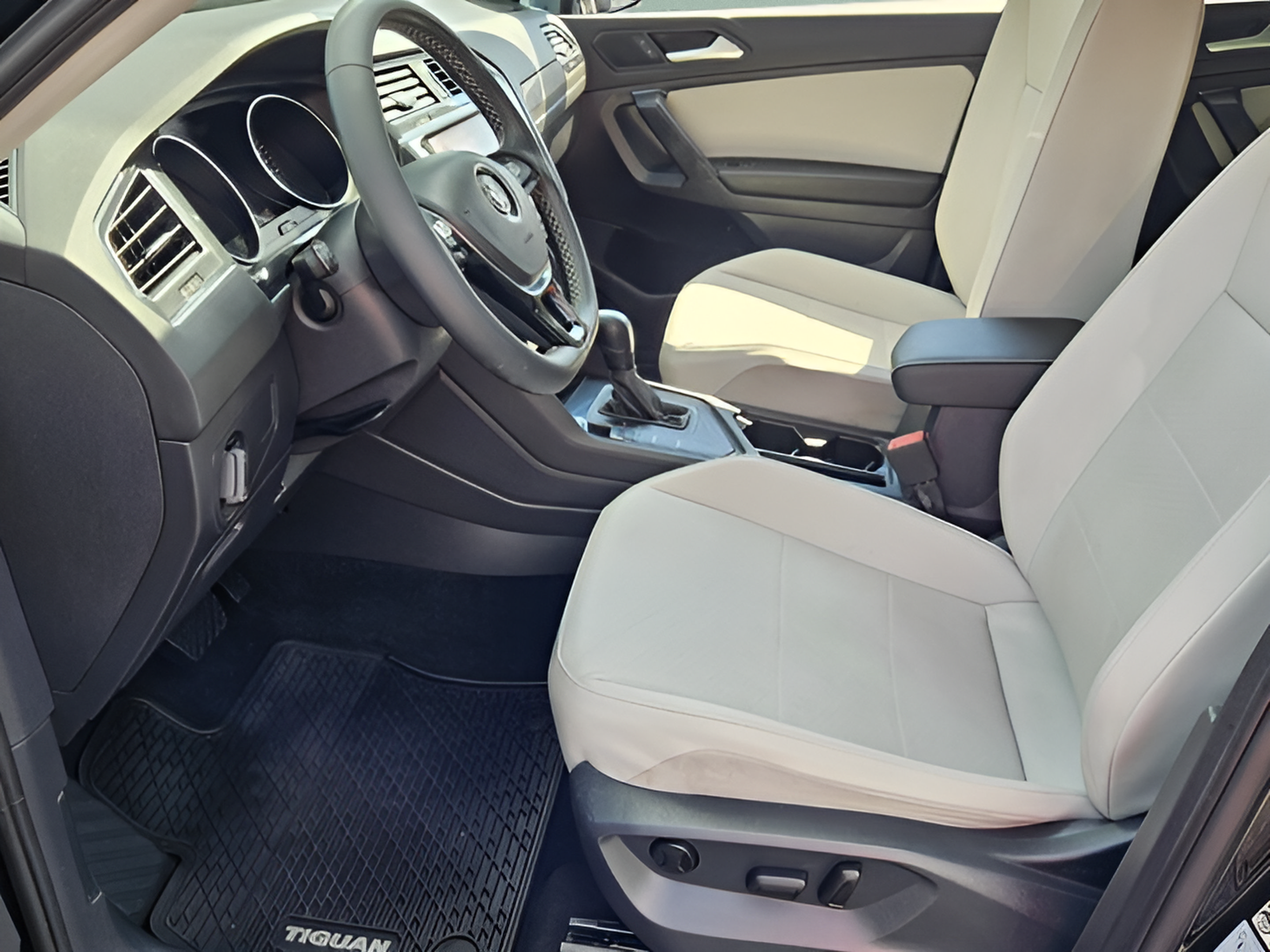 Certified 2021 Volkswagen Tiguan SE FWD image 12