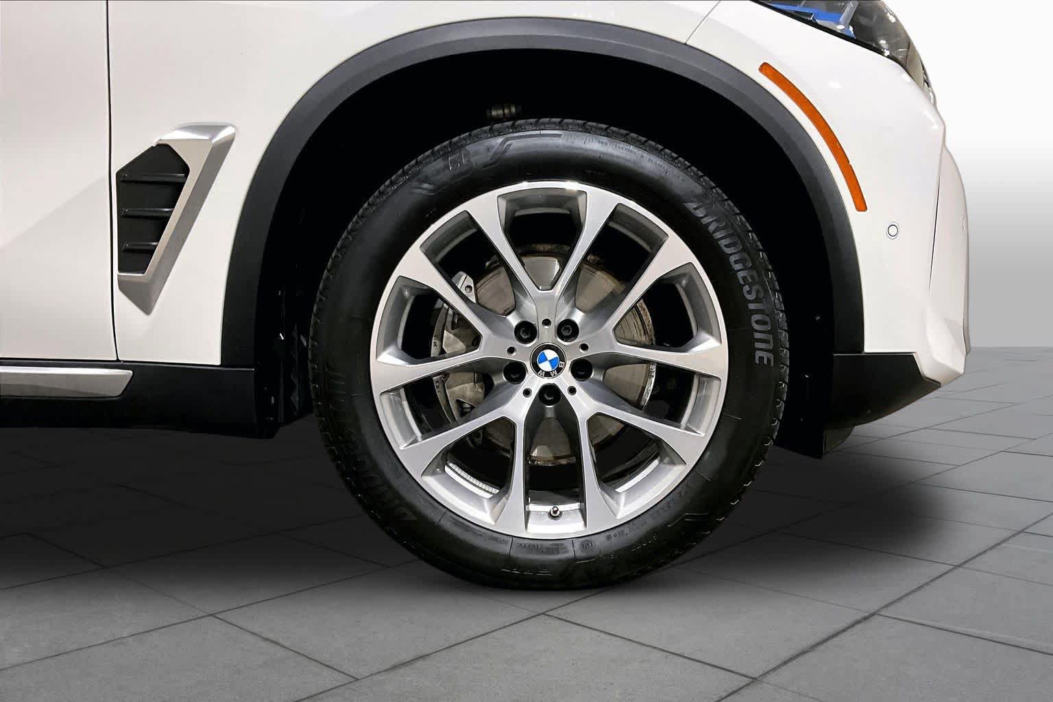 Certified 2025 BMW X5 xDrive40i w/ Parking Assistance Package AWD/4WD image 10