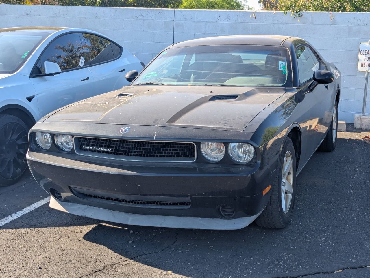 Used 2009 Dodge Challenger SE image 2