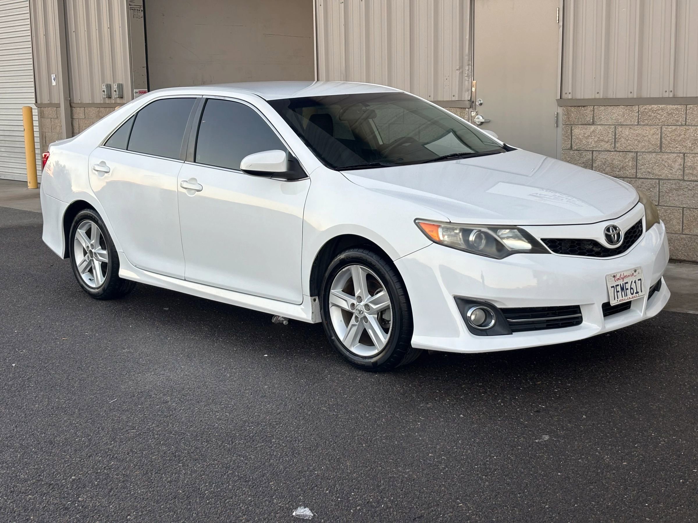 Used 2014 Toyota Camry SE image 1