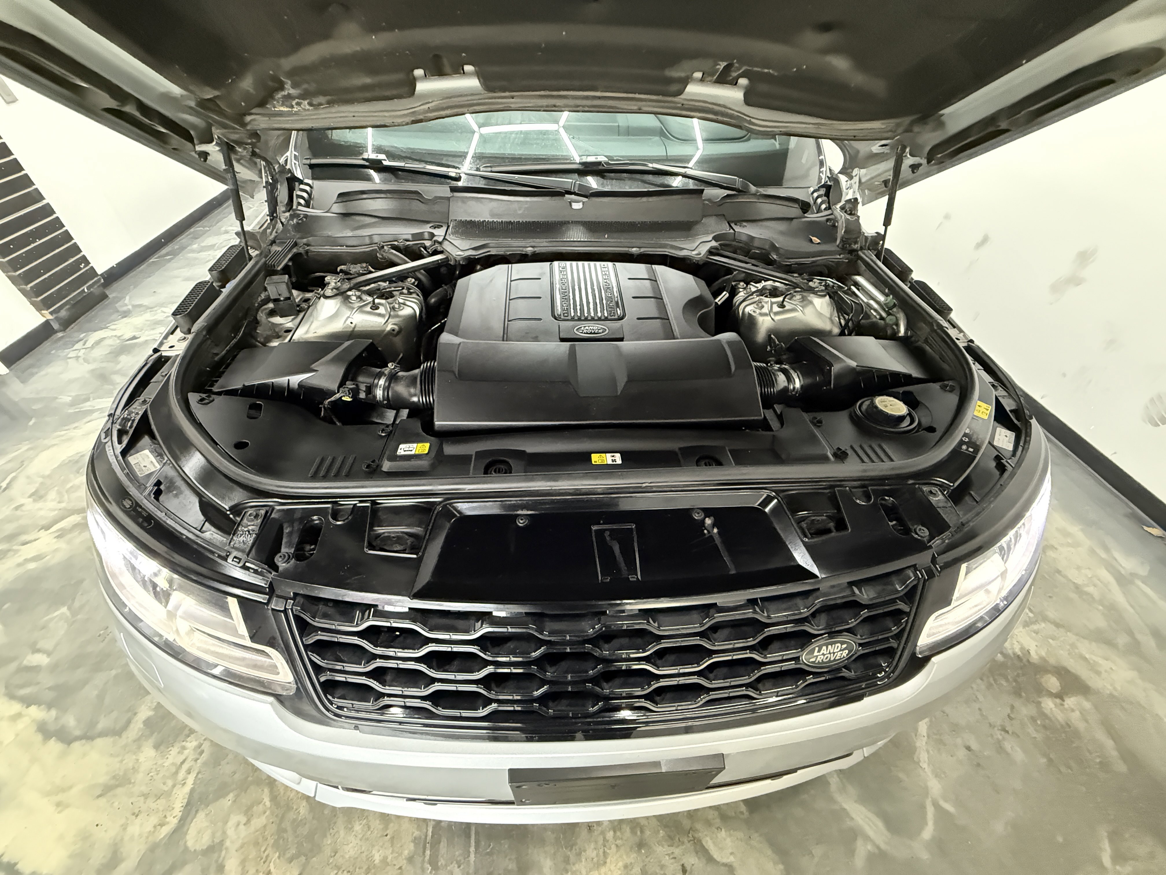 Used 2018 Land Rover Range Rover Sport HSE Dynamic image 31