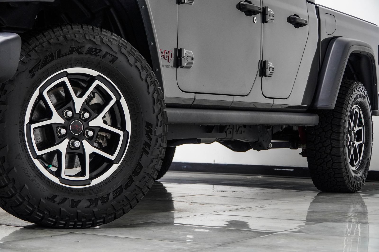 Used 2024 Jeep Gladiator Rubicon w/ Technology Group AWD/4WD image 4
