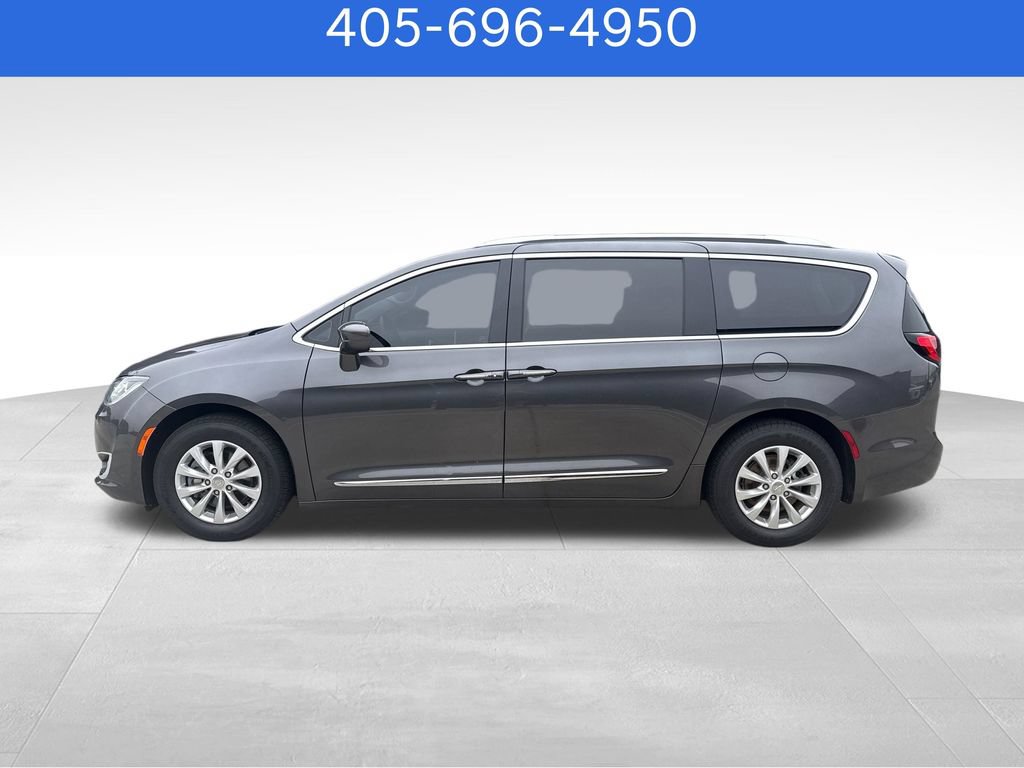 Used 2018 Chrysler Pacifica Touring-L FWD image 2