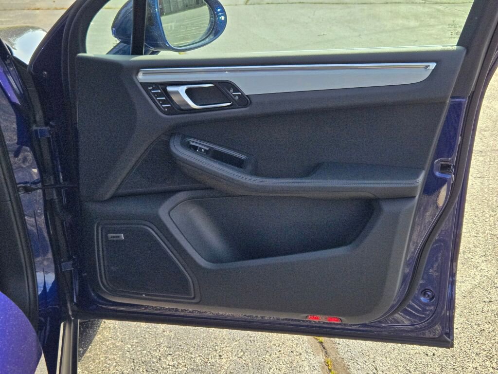 Certified 2025 Porsche Macan image 35