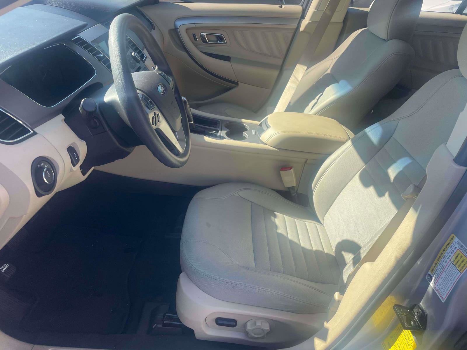 Used 2019 Ford Taurus SE image 5