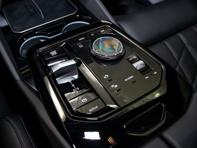 Used 2026 BMW 530i xDrive w/ Premium Package image 19