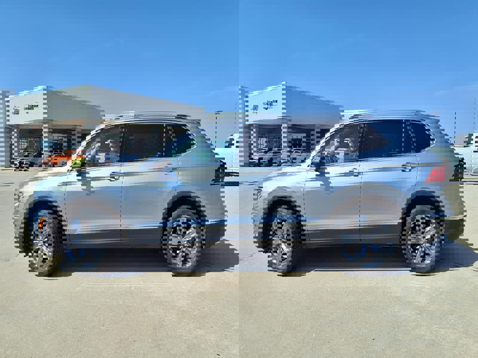 Used 2021 Volkswagen Tiguan SEL w/ 2-Row Tiguan MDO Package AWD/4WD image 38