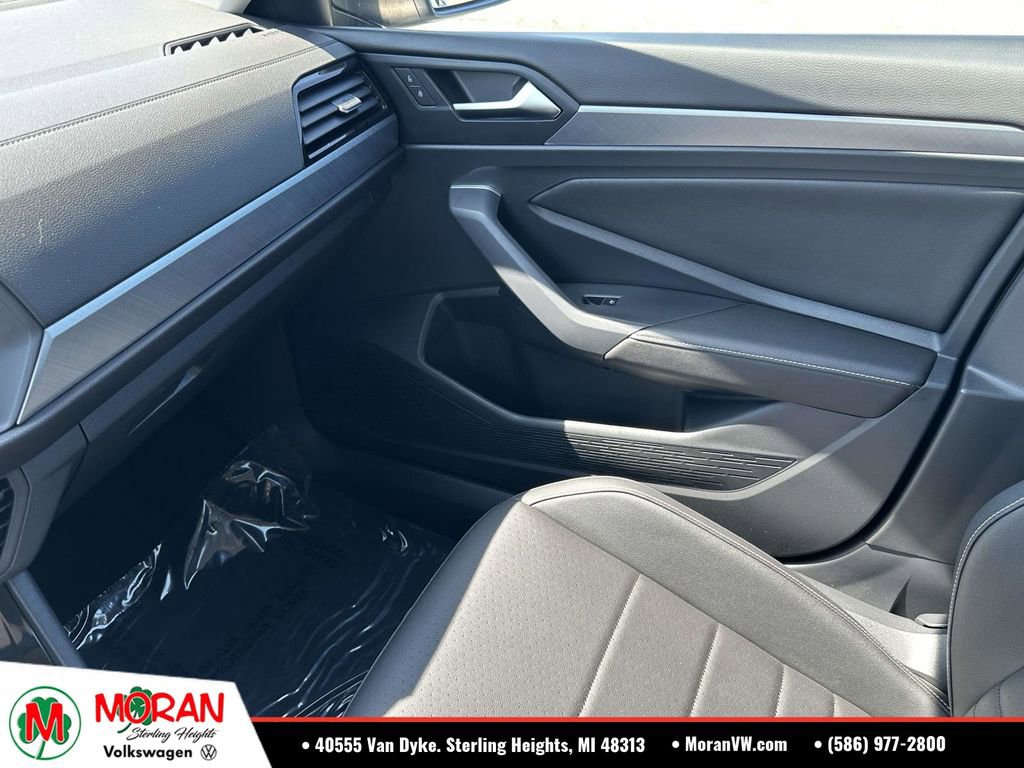 Certified 2023 Volkswagen Jetta SE FWD image 30