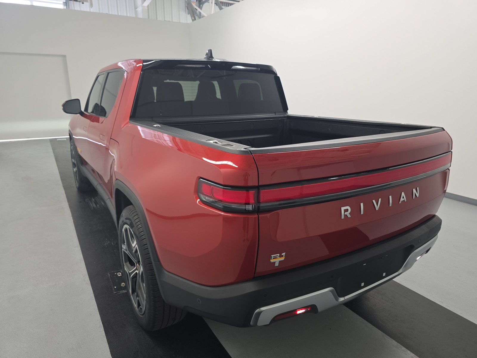 Used 2023 Rivian R1T Adventure AWD/4WD image 3