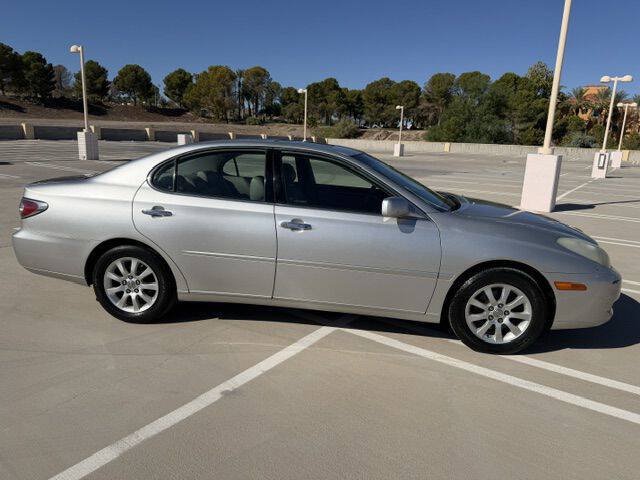 Used 2002 Lexus ES 330 w/ Premium Pkg FWD image 4