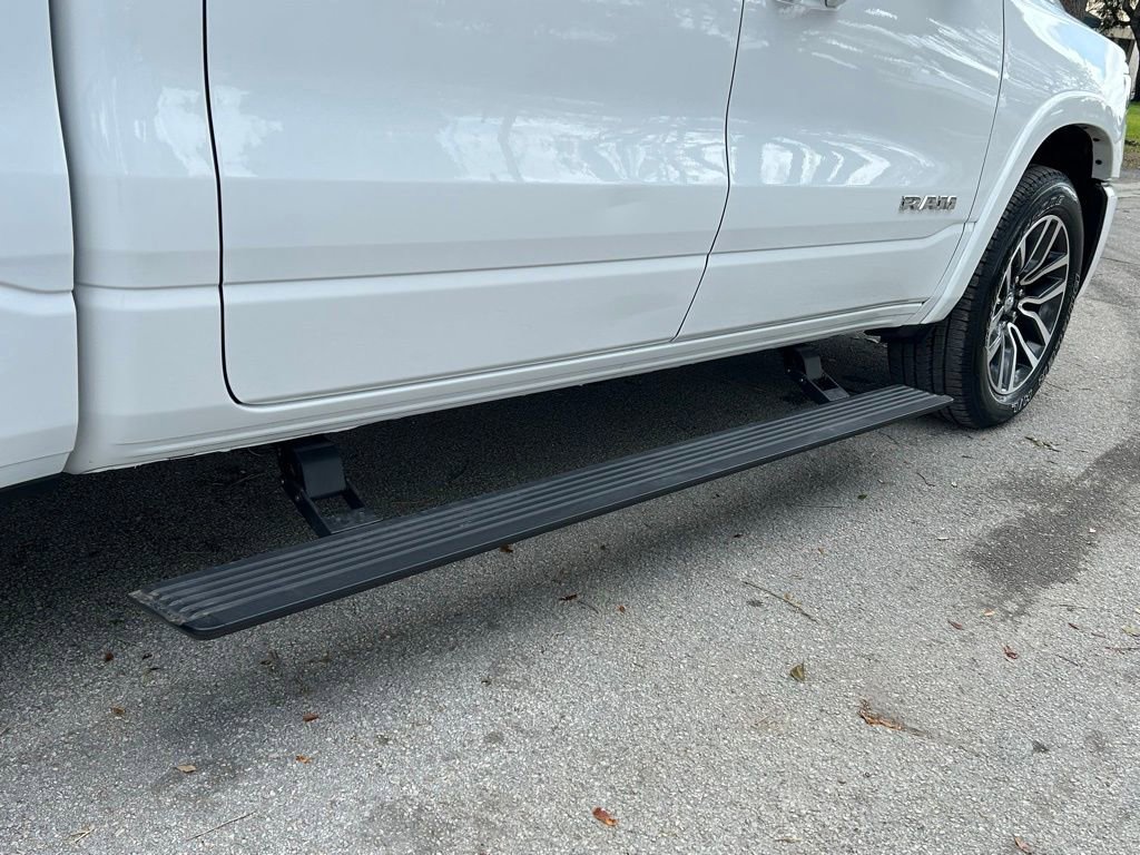 Used 2025 RAM 1500 Limited AWD/4WD image 36