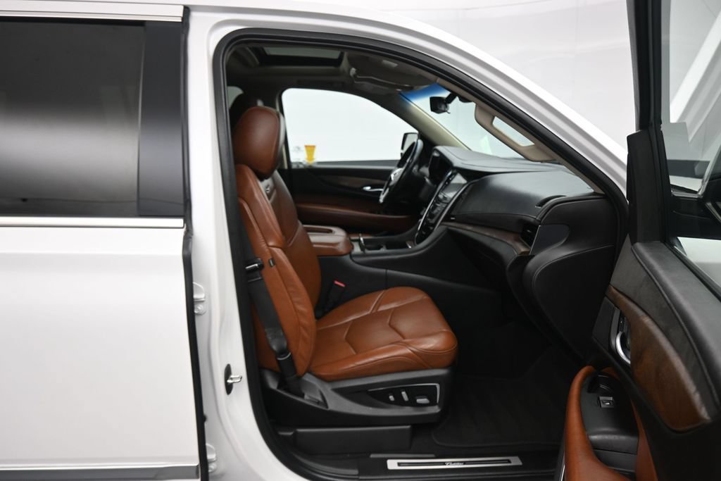 Used 2019 Cadillac Escalade ESV Luxury AWD/4WD image 53