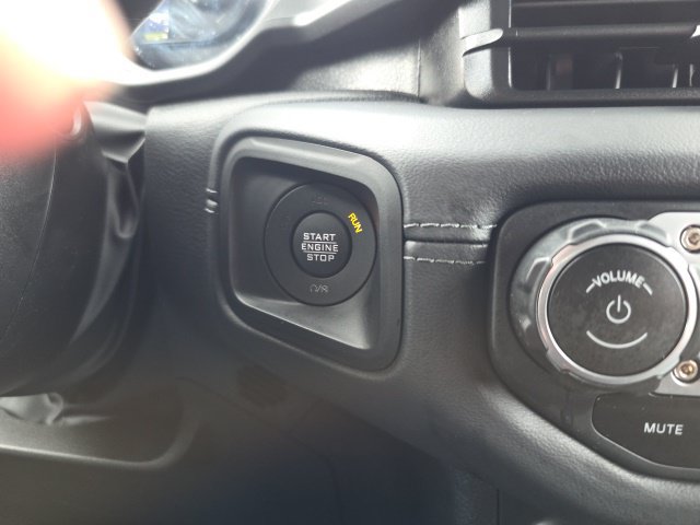 Used 2025 Jeep Wrangler Unlimited Sahara w/ Safety Group AWD/4WD image 29