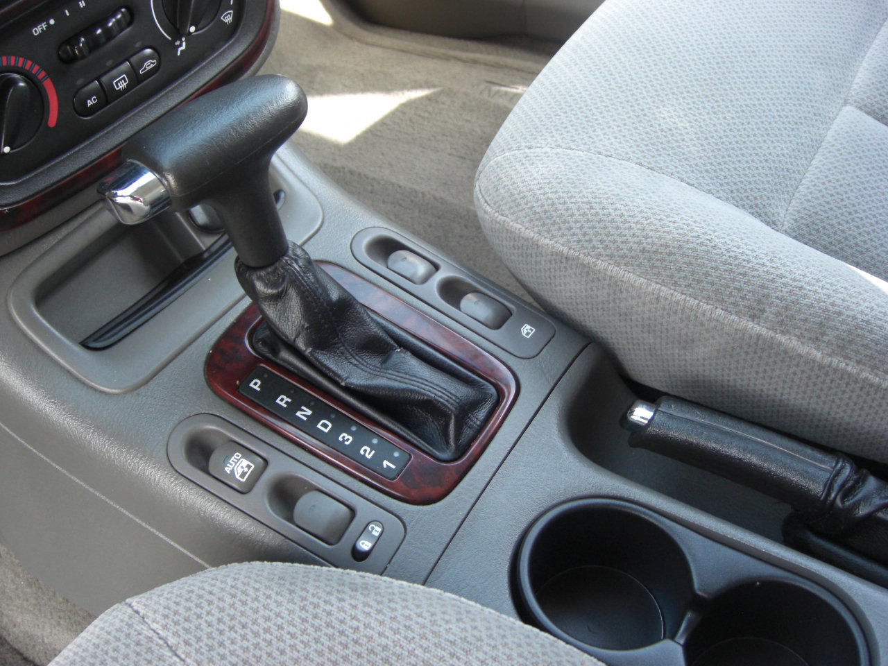 Used 2002 Saturn L-Series LW300 image 8