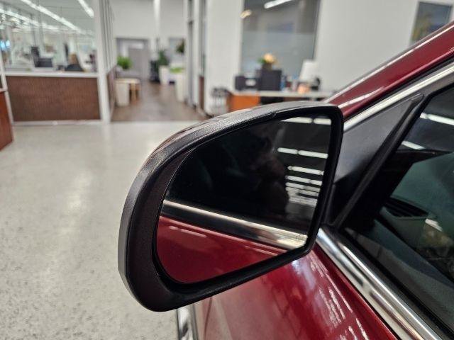 Used 2019 Jeep Cherokee Latitude Plus w/ Comfort/Convenience Group FWD image 40