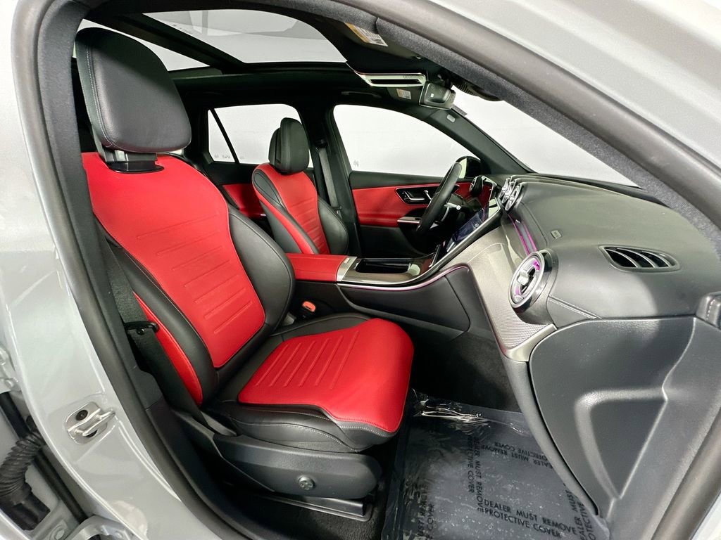 Used 2025 Mercedes-Benz GLC 300 4MATIC image 29