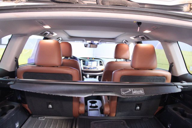 Used 2017 Toyota Highlander Limited image 16