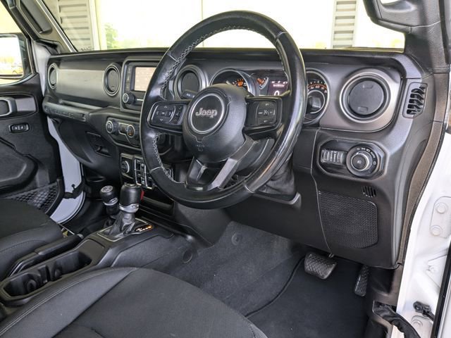 Used 2021 Jeep Wrangler Unlimited Sport AWD/4WD image 2