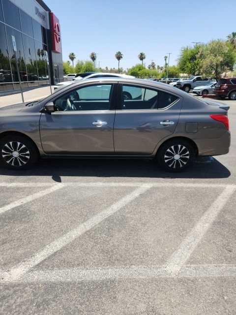 Used 2015 Nissan Versa SV FWD image 7
