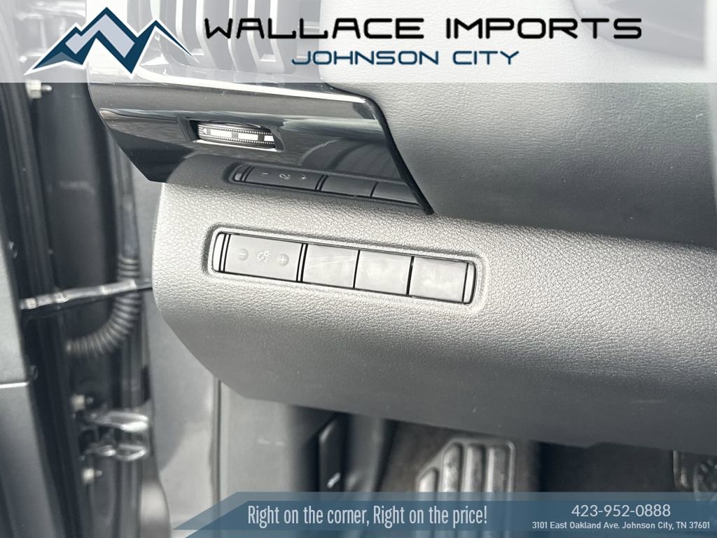 Used 2024 Nissan Pathfinder S image 31