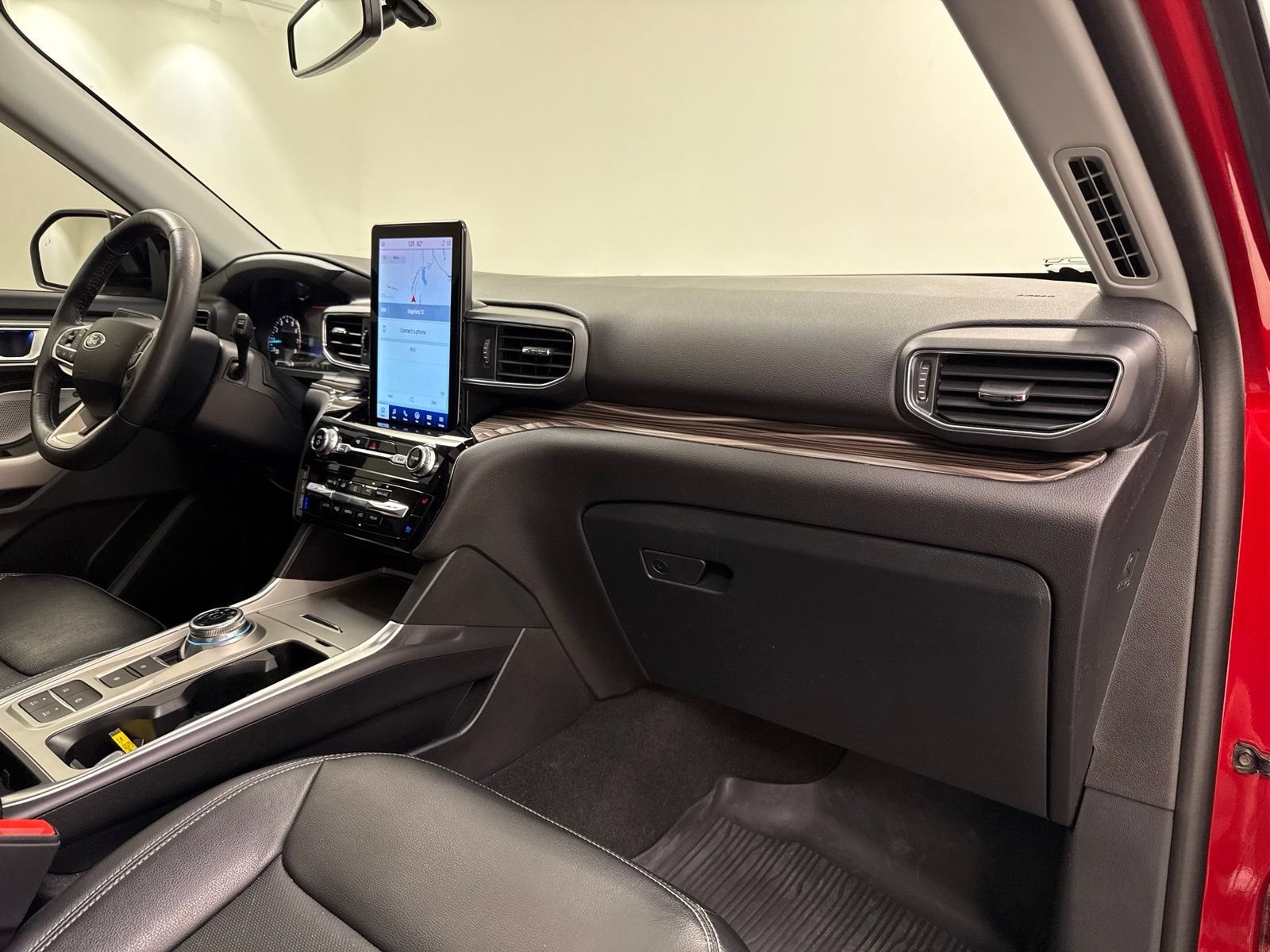 Used 2024 Ford Explorer Limited w/ Limited Technology Package RWD image 29