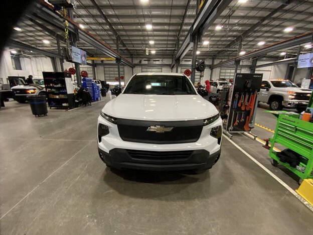 Used 2024 Chevrolet Silverado EV W/T AWD/4WD image 2