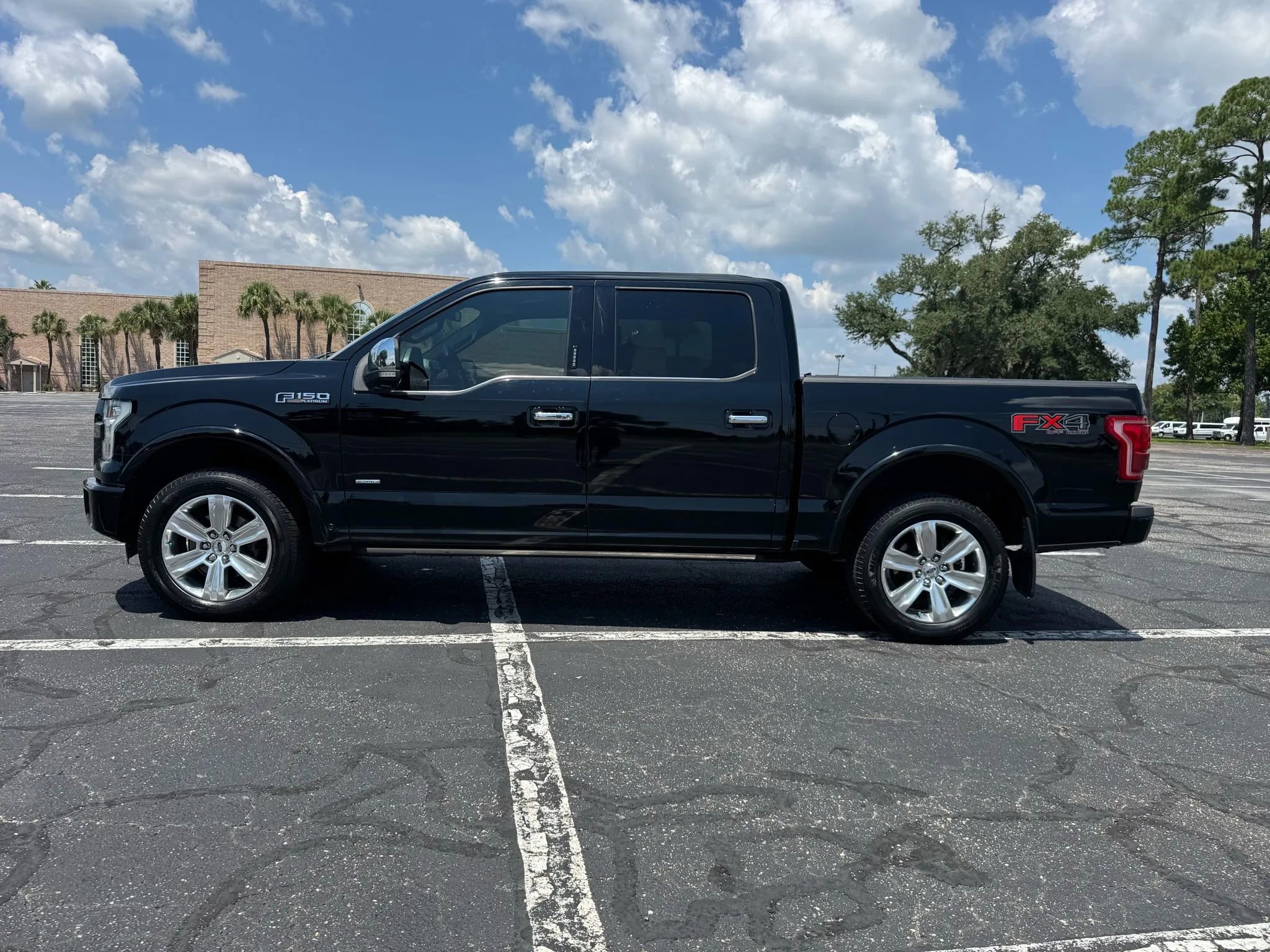 Used 2016 Ford F150 Platinum w/ Equipment Group 701A Luxury image 10
