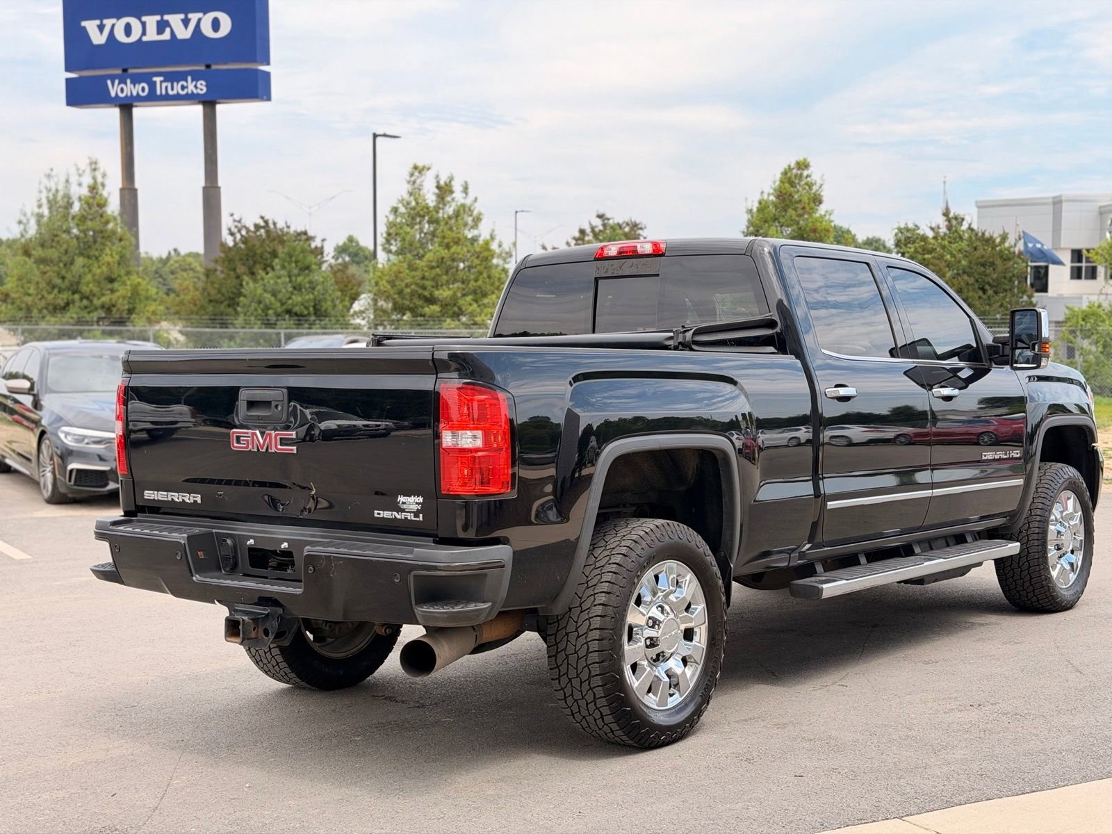 Used 2019 GMC Sierra 2500 Denali w/ Duramax Plus Package AWD/4WD image 8