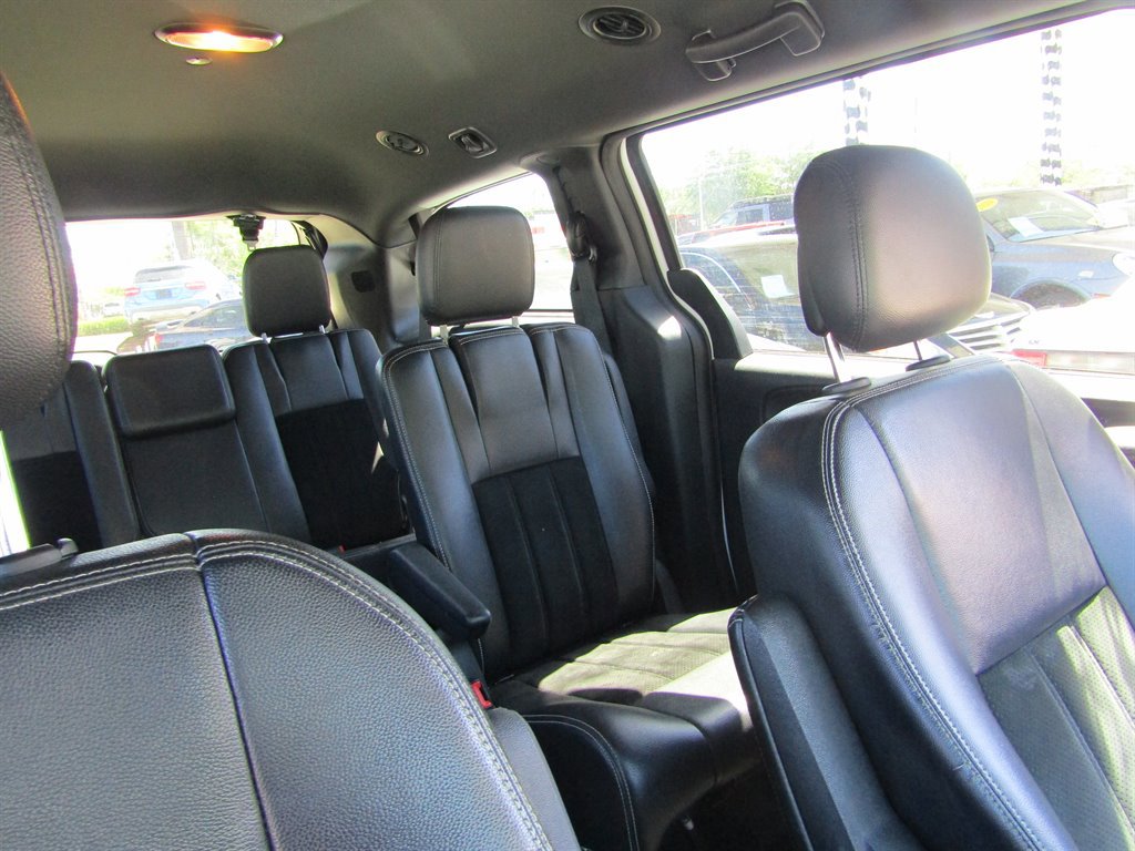 Used 2014 Dodge Grand Caravan SXT FWD image 8