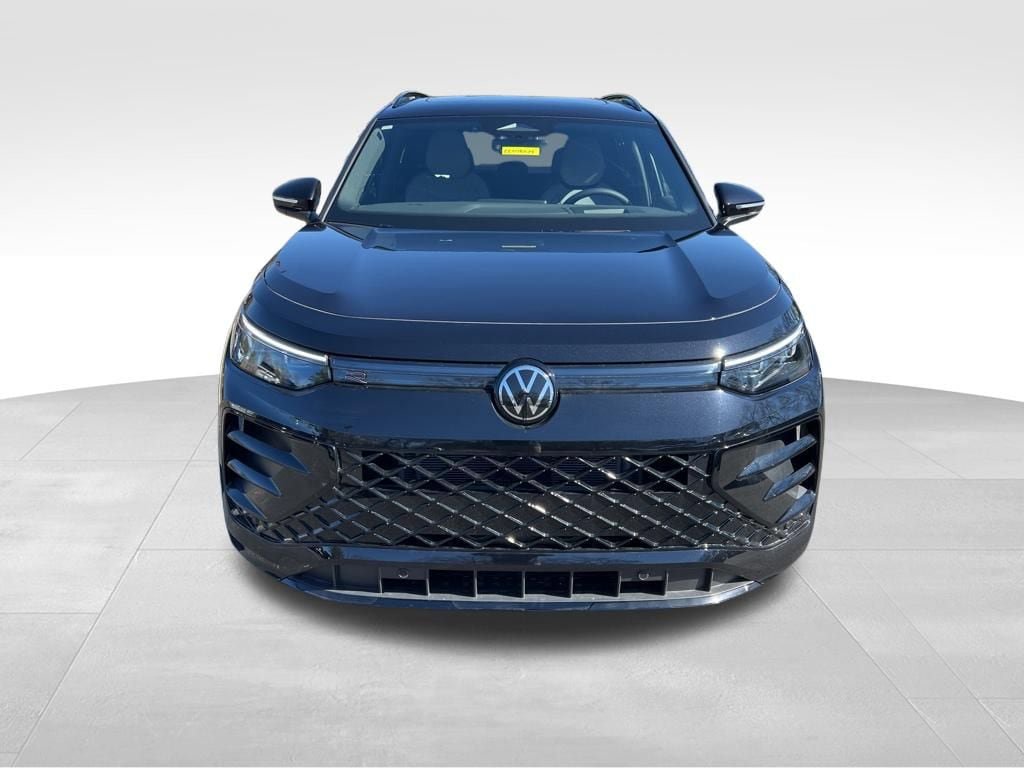 New 2026 Volkswagen Tiguan SE R-Line FWD image 3
