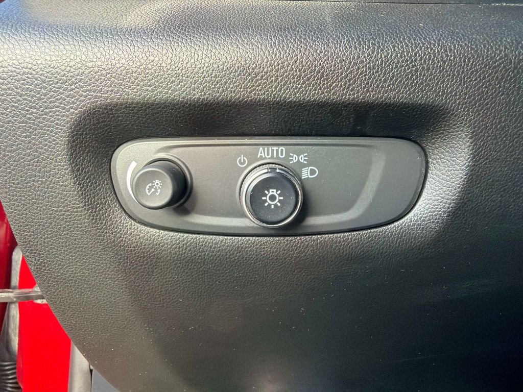 Used 2023 Chevrolet Traverse LT FWD image 30