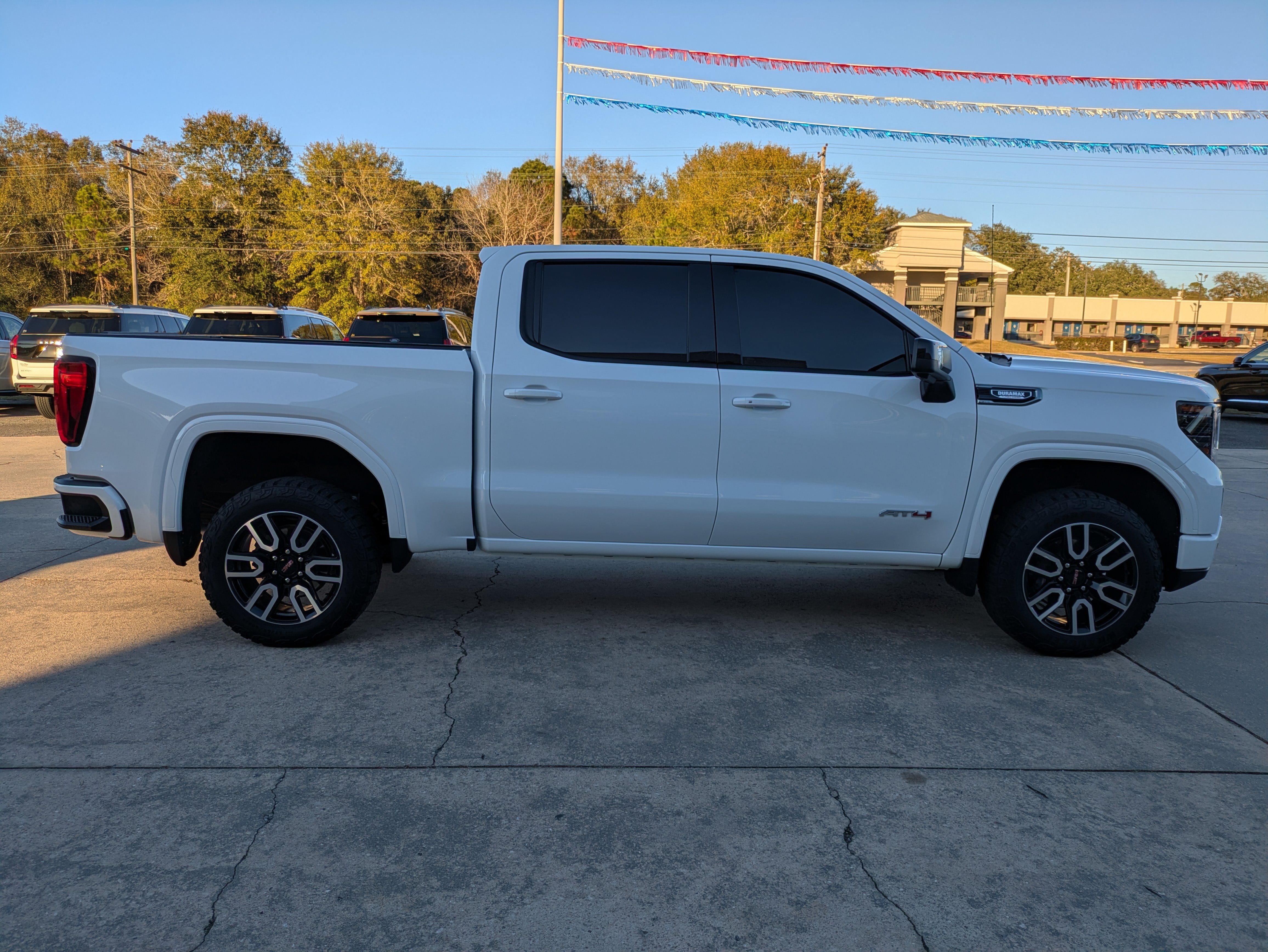 Used 2025 GMC Sierra 1500 AT4 w/ AT4 Premium Package AWD/4WD image 5