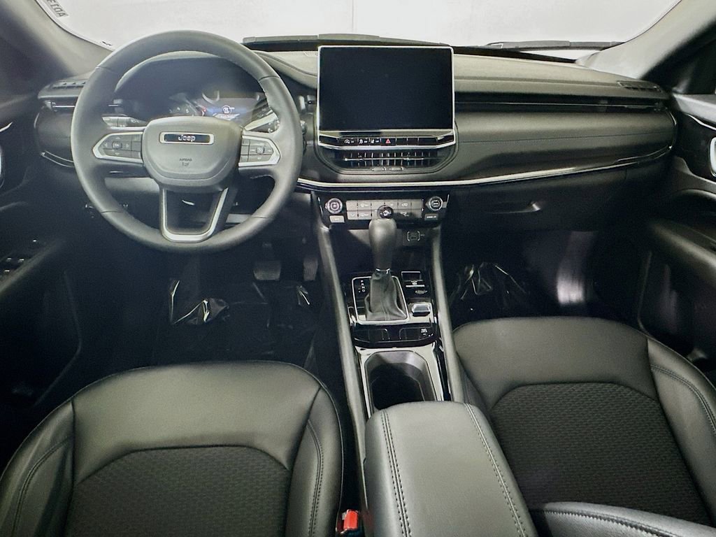 Used 2026 Jeep Compass Latitude image 16