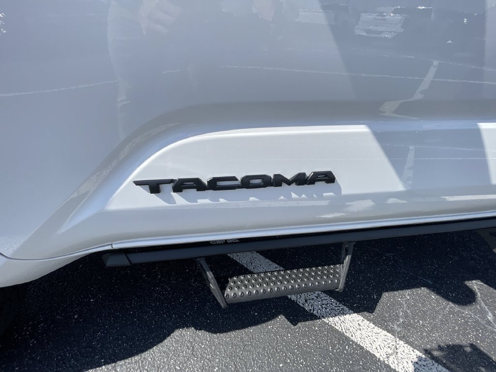 Used 2024 Toyota Tacoma TRD Off-Road AWD/4WD image 30