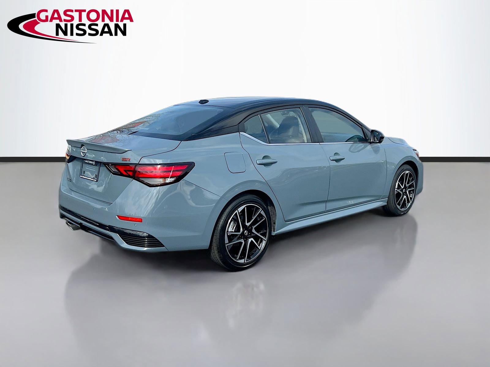 Used 2025 Nissan Sentra SR w/ SR Premium Package image 9