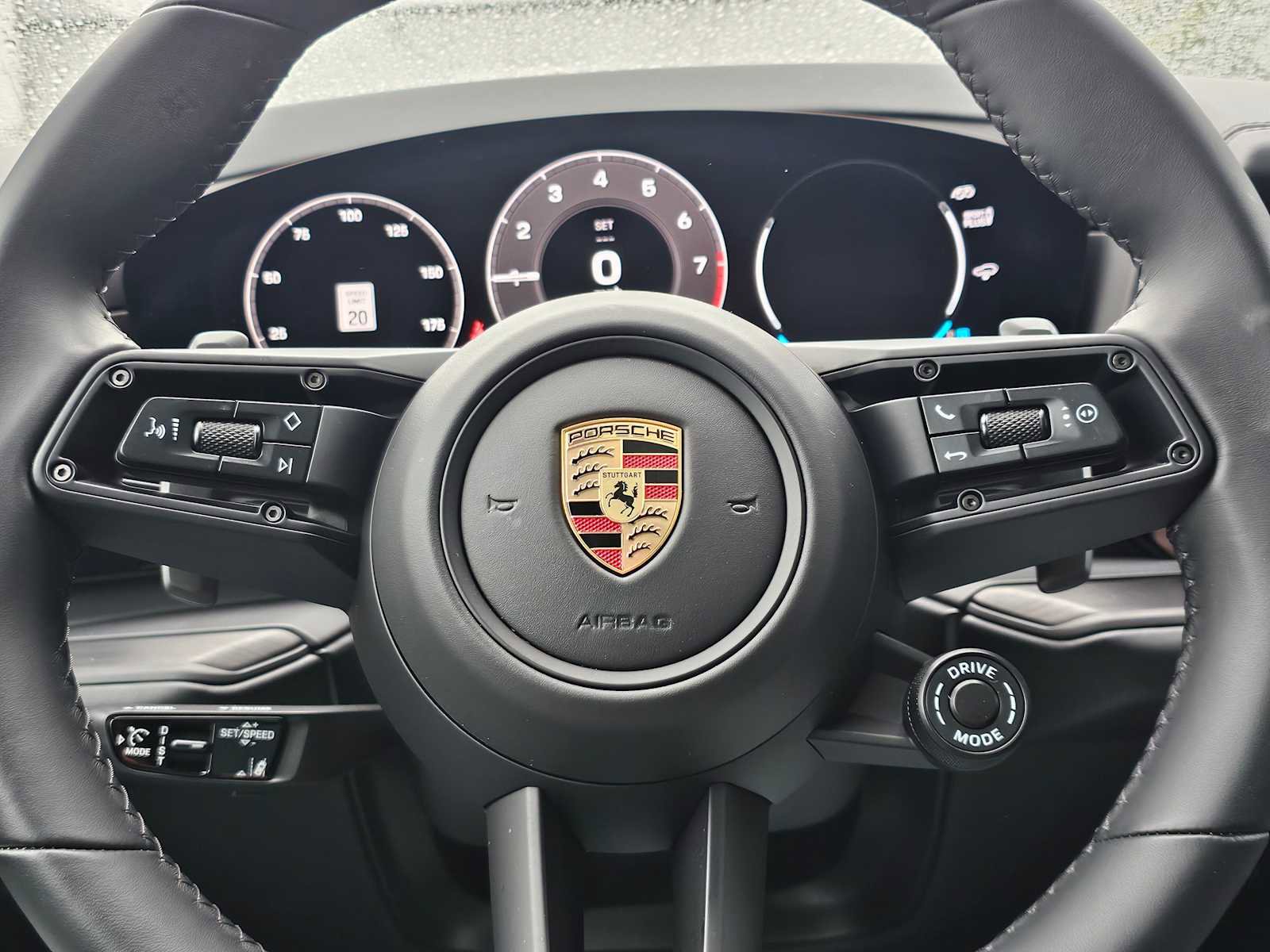 Used 2025 Porsche Cayenne GTS AWD/4WD image 25