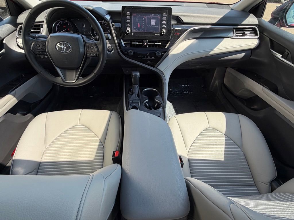 Used 2022 Toyota Camry SE w/ Cold Weather Package image 10