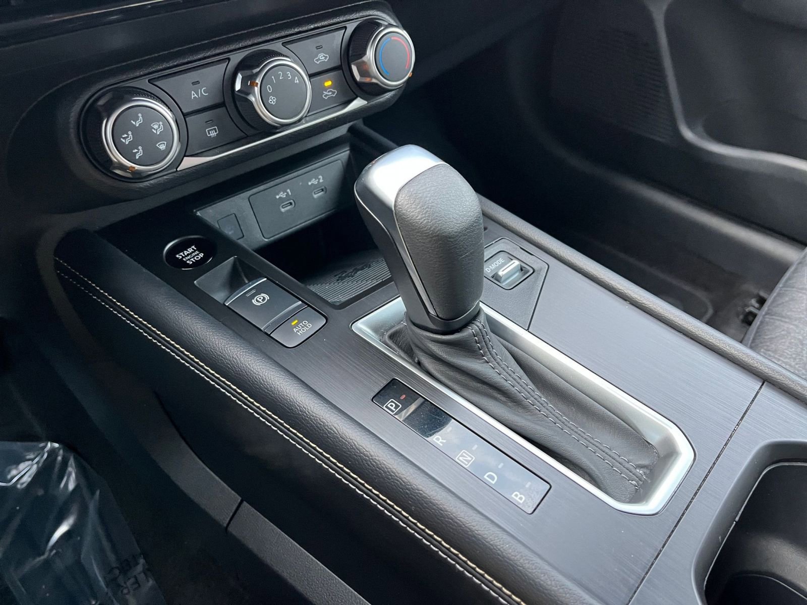 Used 2025 Nissan Kicks SV image 39