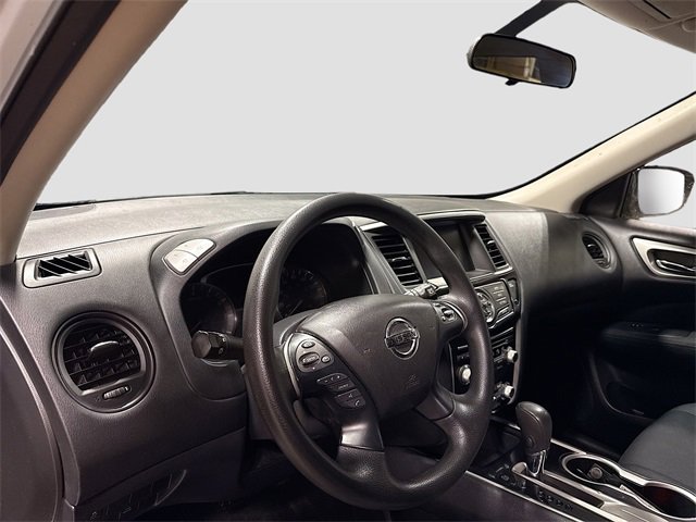 Used 2017 Nissan Pathfinder S image 11