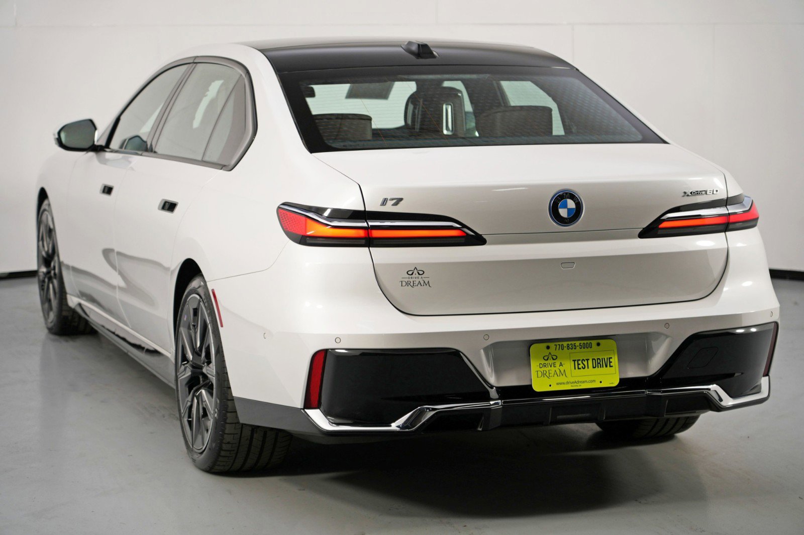 Used 2023 BMW i7 xDrive60 w/ Executive Package 2 image 61