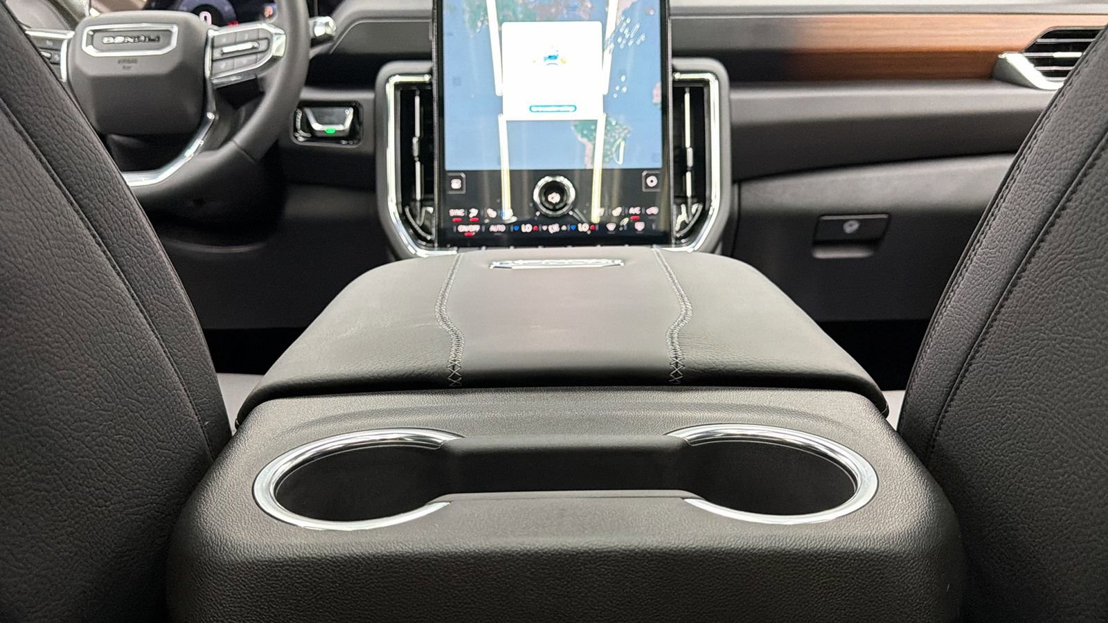 Used 2026 GMC Yukon Denali w/ Sun & Power Step Package AWD/4WD image 34