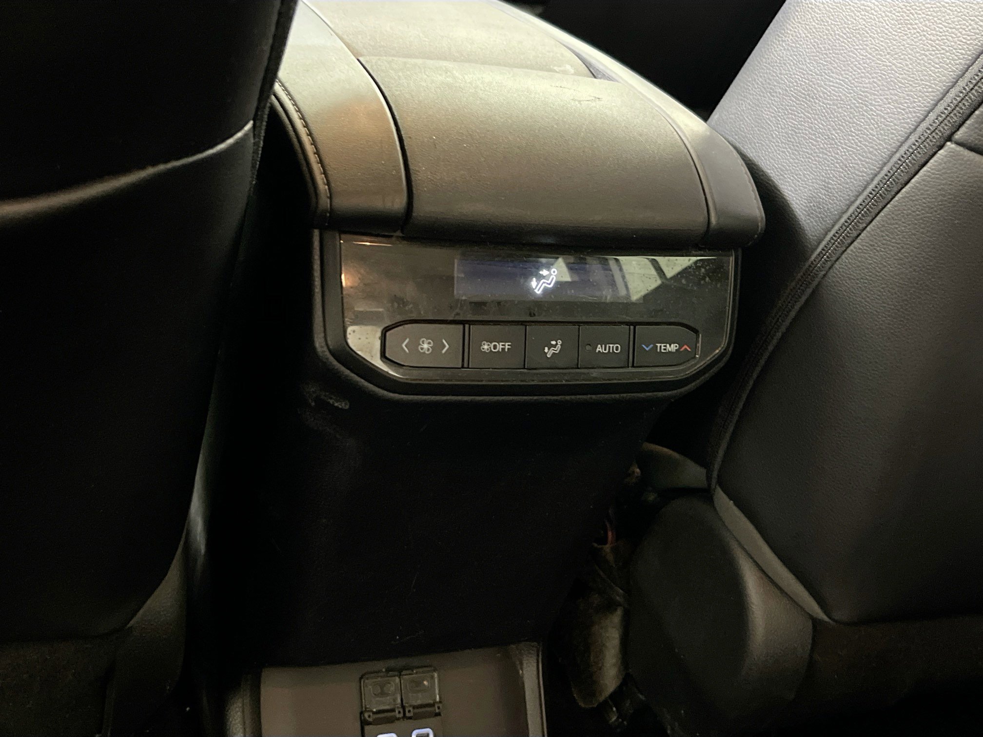 Used 2023 Toyota Highlander XLE image 25
