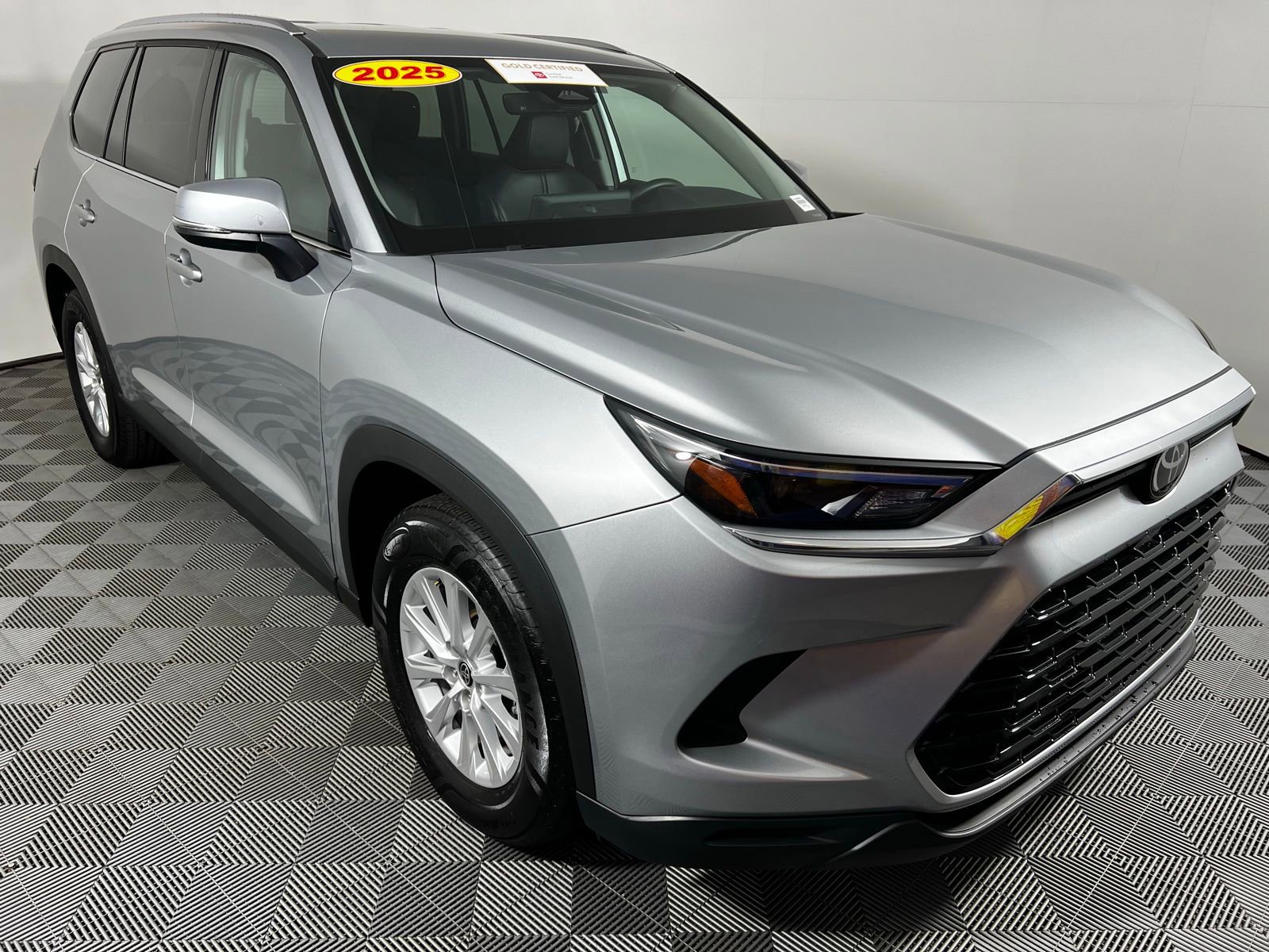 Certified 2025 Toyota Grand Highlander AWD image 3