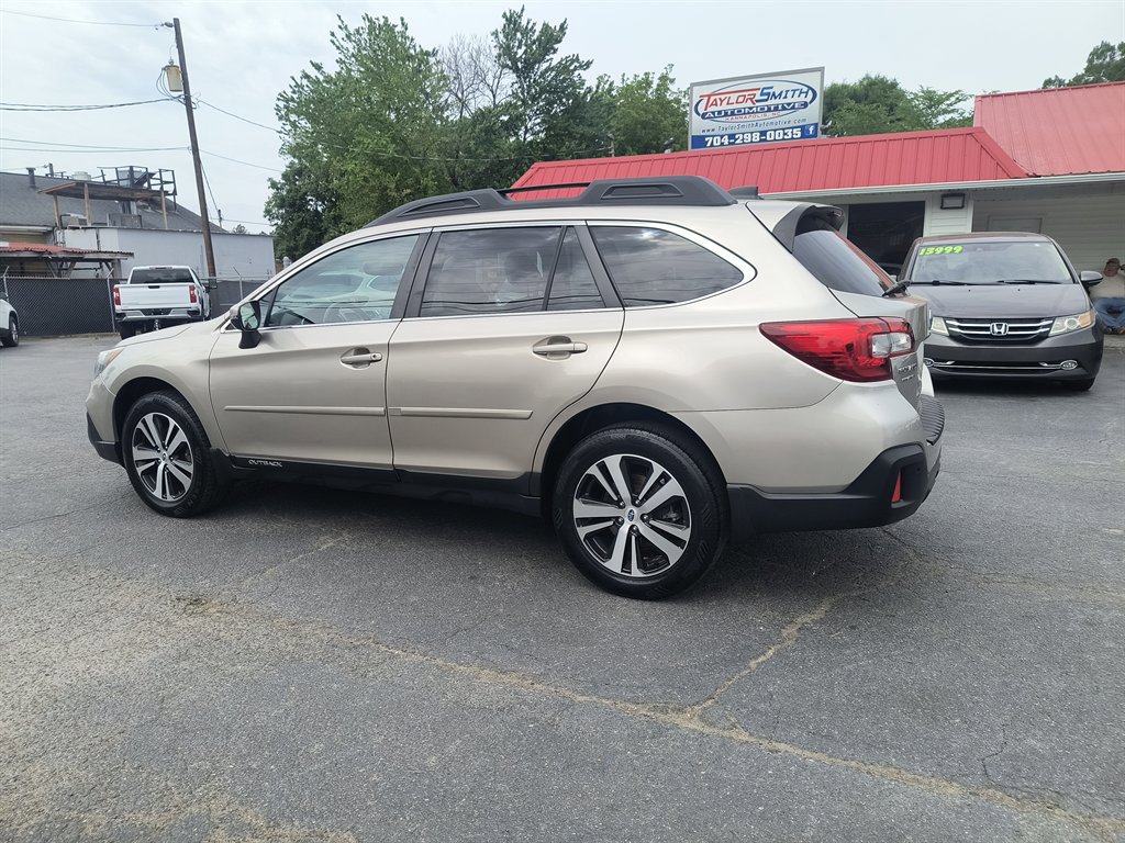 Used 2018 Subaru Outback 2.5i Limited AWD/4WD image 3