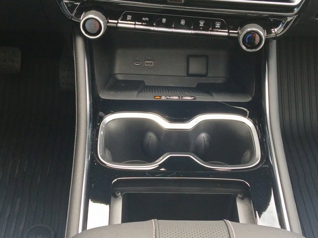 New 2026 Chevrolet Traverse High Country w/ LPO, Floor Liner Package AWD/4WD image 13