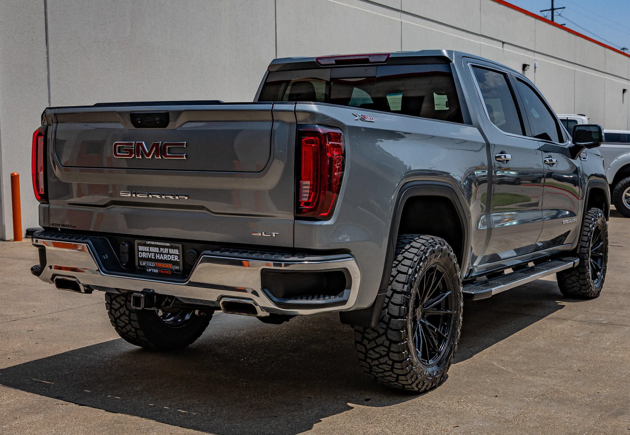 Used 2023 GMC Sierra 1500 SLT w/ SLT Premium Package AWD/4WD image 10