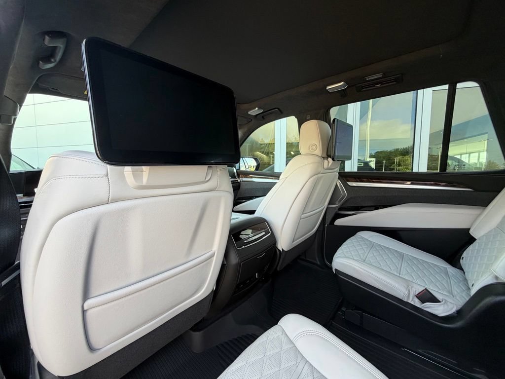 New 2026 Cadillac Escalade Platinum Sport w/ LPO, ONYX Package AWD/4WD image 23