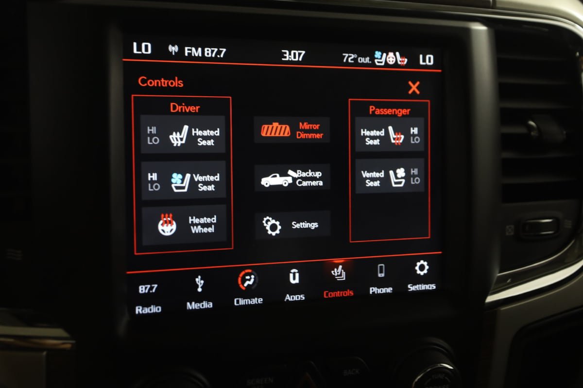 Used 2018 RAM 1500 Laramie w/ Convenience Group AWD/4WD image 28