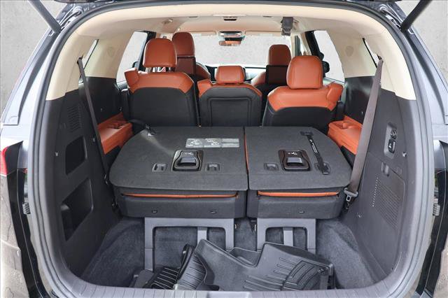 Used 2023 Kia Carnival SX FWD image 24