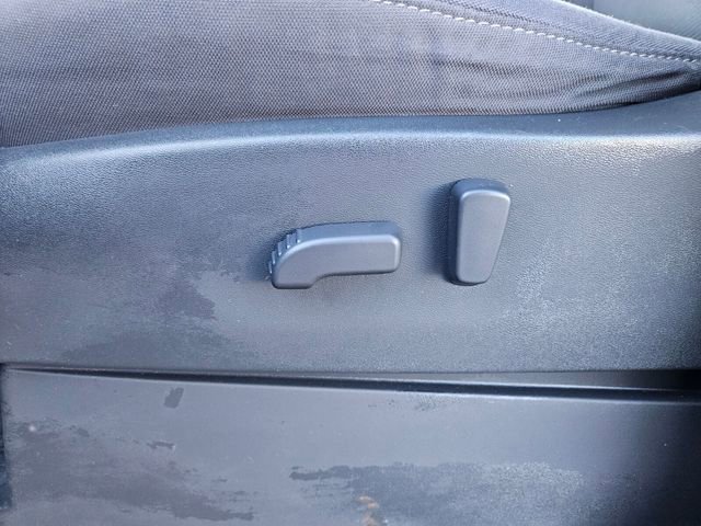 Used 2023 Nissan Frontier SV image 9